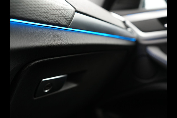 BMW X3 xDrive30e M Sport Plug In Hybrid 293pk Dealer O.H. PHEV | Panodak | Head Up | Camera | Lederen Sportstoelen Verwarmd | Sfeerverlichting | Keyless | Blis | Virtual | Navigatie | DAB |