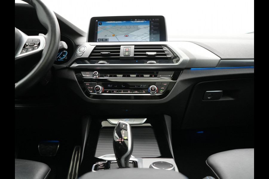 BMW X3 xDrive30e M Sport Plug In Hybrid 293pk Dealer O.H. PHEV | Panodak | Head Up | Camera | Lederen Sportstoelen Verwarmd | Sfeerverlichting | Keyless | Blis | Virtual | Navigatie | DAB |