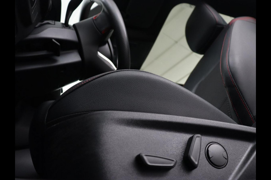 Ford Focus 1.0 EcoBoost ST Line | Panoramadak | Half leder | Trekhaak | Stoelverwarming | Carplay | Camera | Keyless | Navigatie | Climate control | Bluetooth | Parkeerhulp