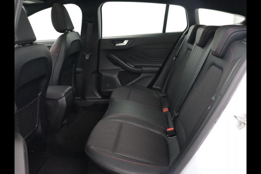 Ford Focus 1.0 EcoBoost ST Line | Panoramadak | Half leder | Trekhaak | Stoelverwarming | Carplay | Camera | Keyless | Navigatie | Climate control | Bluetooth | Parkeerhulp