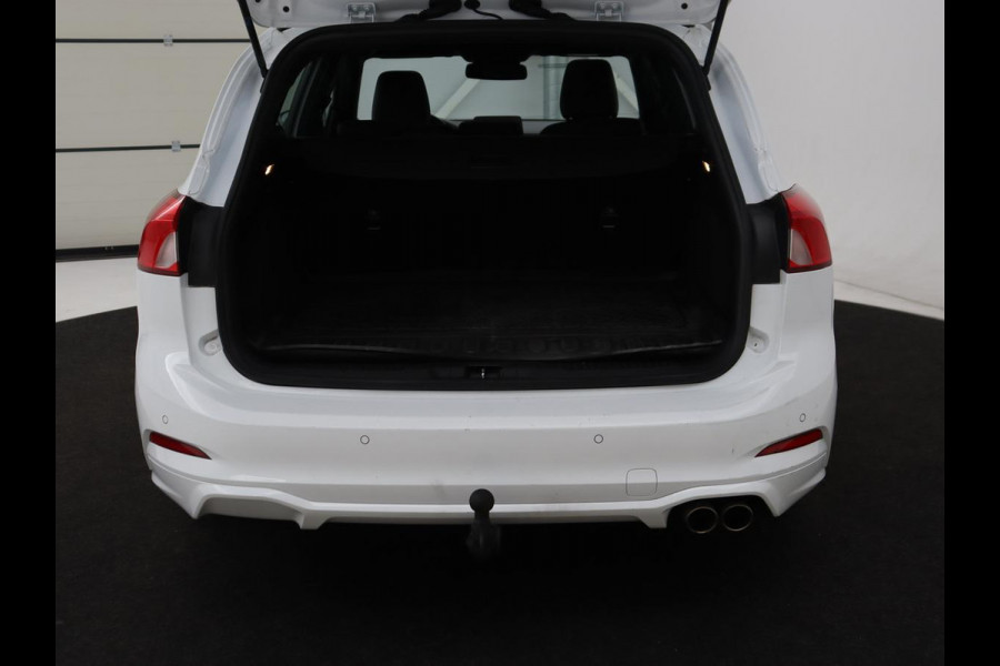 Ford Focus 1.0 EcoBoost ST Line | Panoramadak | Half leder | Trekhaak | Stoelverwarming | Carplay | Camera | Keyless | Navigatie | Climate control | Bluetooth | Parkeerhulp