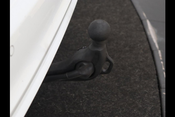 Ford Focus 1.0 EcoBoost ST Line | Panoramadak | Half leder | Trekhaak | Stoelverwarming | Carplay | Camera | Keyless | Navigatie | Climate control | Bluetooth | Parkeerhulp