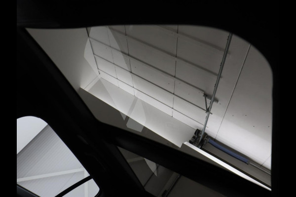 Ford Focus 1.0 EcoBoost ST Line | Panoramadak | Half leder | Trekhaak | Stoelverwarming | Carplay | Camera | Keyless | Navigatie | Climate control | Bluetooth | Parkeerhulp