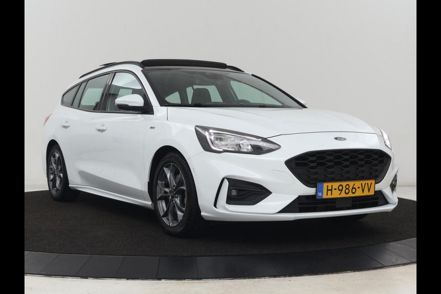 Ford Focus 1.0 EcoBoost ST Line | Panoramadak | Half leder | Trekhaak | Stoelverwarming | Carplay | Camera | Keyless | Navigatie | Climate control | Bluetooth | Parkeerhulp