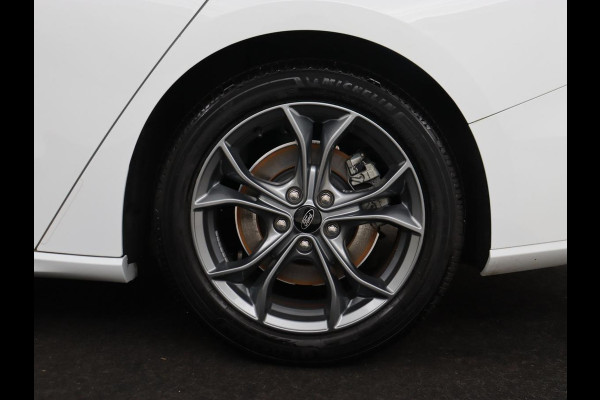 Ford Focus 1.0 EcoBoost ST Line | Panoramadak | Half leder | Trekhaak | Stoelverwarming | Carplay | Camera | Keyless | Navigatie | Climate control | Bluetooth | Parkeerhulp