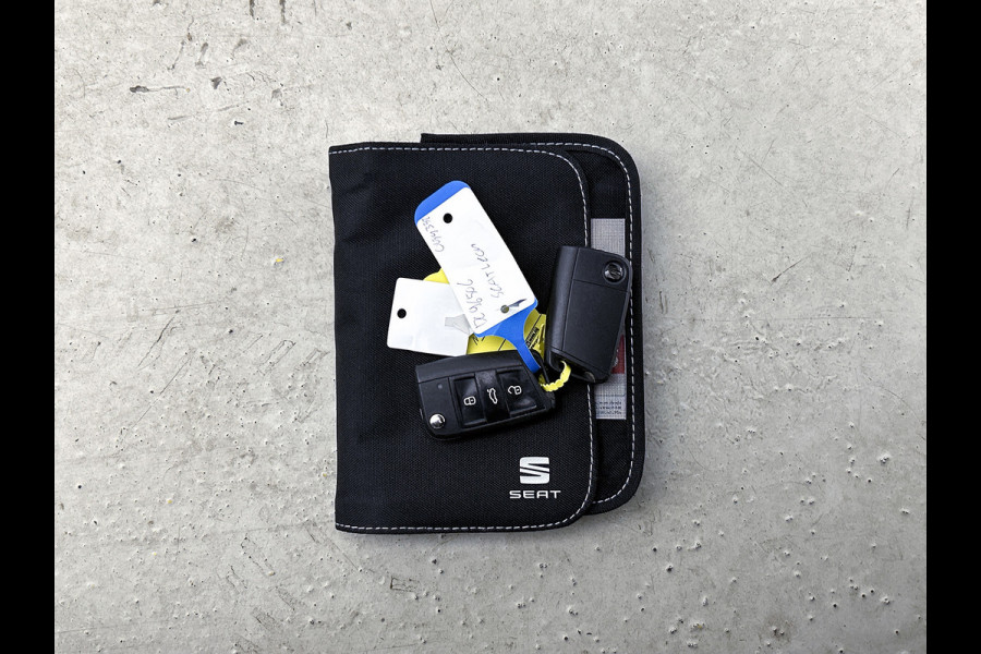 Seat Leon ST 1.8 TSI FR Business Intense(Goed OnderH, Panorama, Carplay, StoelV, Leder, Parkeersensoren V+A, Full Link, Etc)