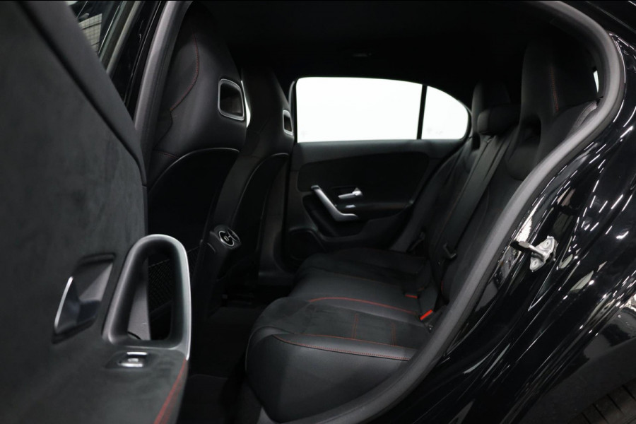 Mercedes-Benz A-Klasse 180 AMG Line LED/VIRTUAL/HALF LEER+ALCANTARA+S.VERWARMIN/18"LMV/CAM/ACC/ECC/12 MDN GARANTIE!