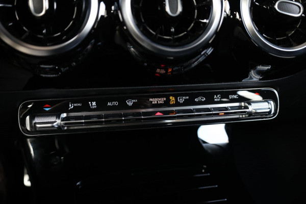 Mercedes-Benz A-Klasse 180 AMG Line LED/VIRTUAL/HALF LEER+ALCANTARA+S.VERWARMIN/18"LMV/CAM/ACC/ECC/12 MDN GARANTIE!