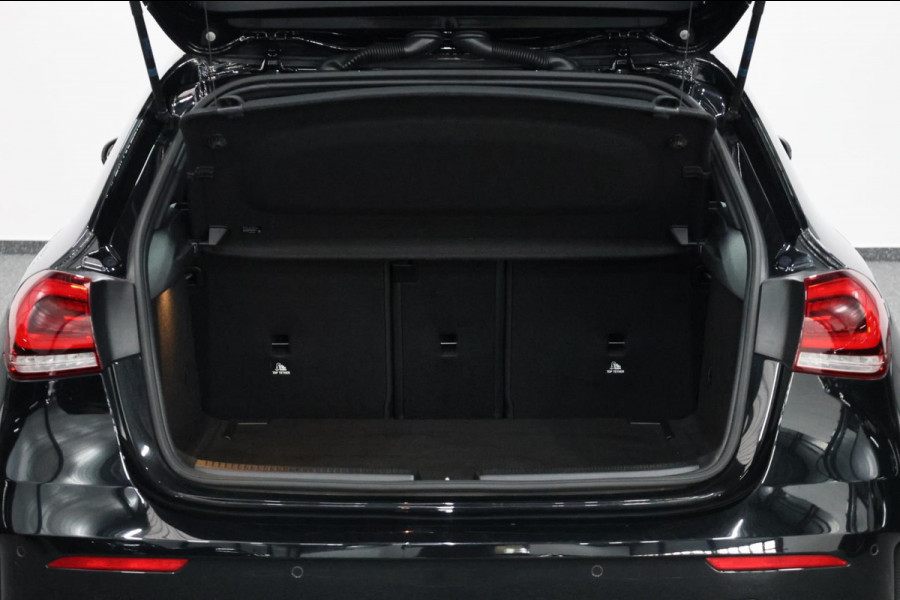 Mercedes-Benz A-Klasse 180 AMG Line LED/VIRTUAL/HALF LEER+ALCANTARA+S.VERWARMIN/18"LMV/CAM/ACC/ECC/12 MDN GARANTIE!