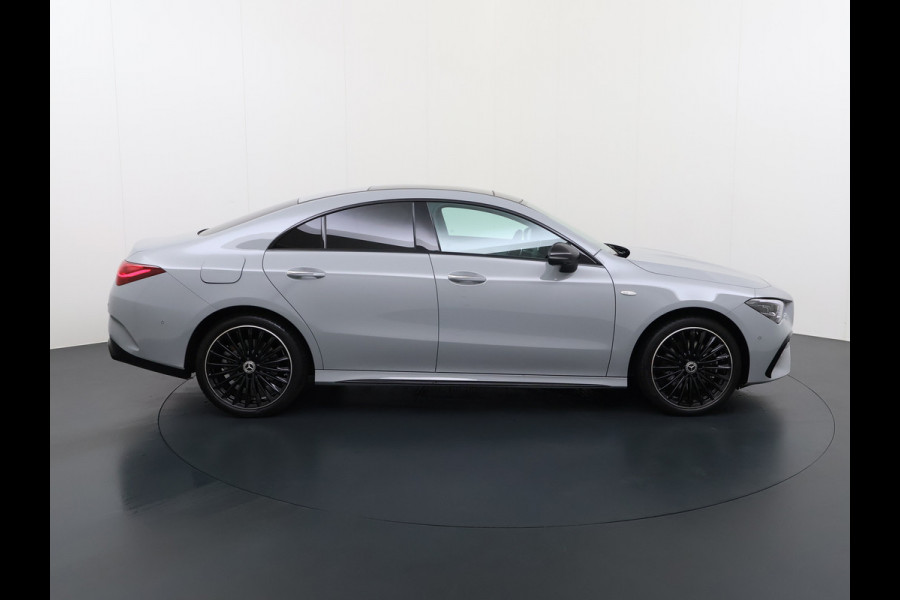 Mercedes-Benz CLA-Klasse 250 e AMG line | Alpinegrijs Pano HUD Memory 360 Camera