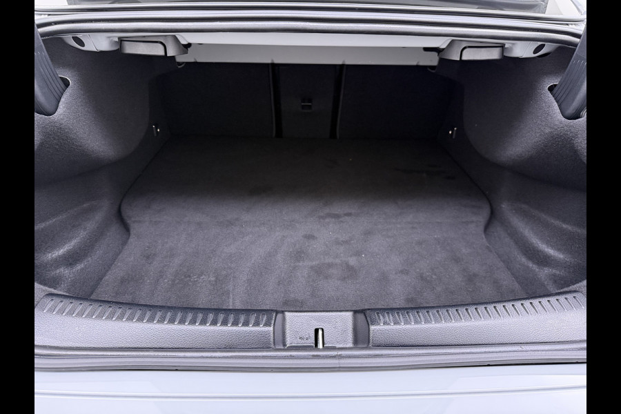 Mercedes-Benz CLA-Klasse 250 e AMG line | Alpinegrijs Pano HUD Memory 360 Camera