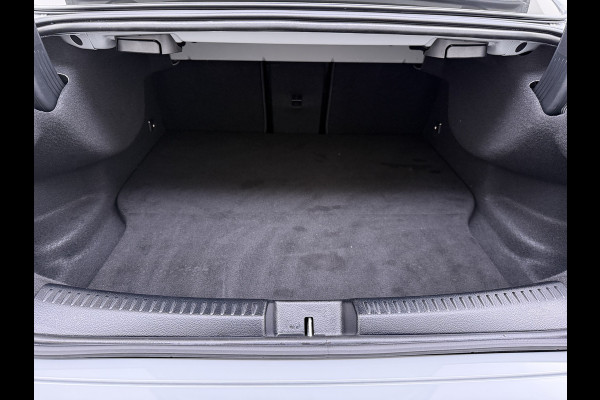 Mercedes-Benz CLA-Klasse 250 e AMG line | Alpinegrijs Pano HUD Memory 360 Camera