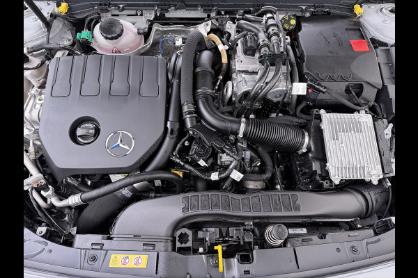 Mercedes-Benz CLA-Klasse 250 e AMG line | Alpinegrijs Pano HUD Memory 360 Camera