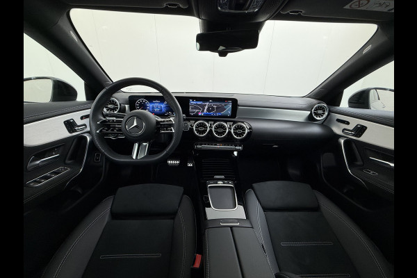 Mercedes-Benz CLA-Klasse 250 e AMG line | Alpinegrijs Pano HUD Memory 360 Camera