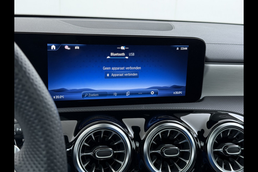 Mercedes-Benz CLA-Klasse 250 e AMG line | Alpinegrijs Pano HUD Memory 360 Camera