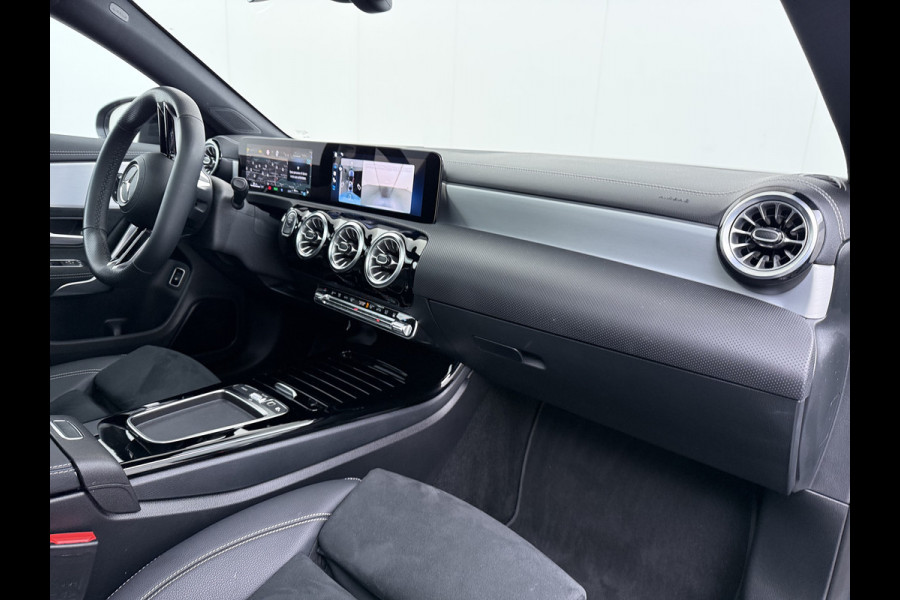 Mercedes-Benz CLA-Klasse 250 e AMG line | Alpinegrijs Pano HUD Memory 360 Camera
