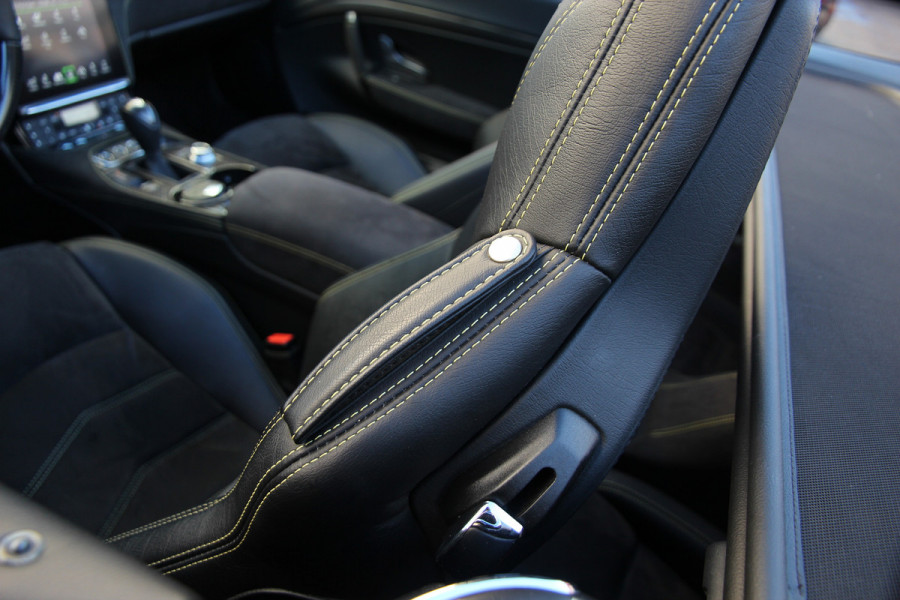 Maserati GranCabrio 4.7 Sport | AM Kleur | 1-1 | Carbon | Carplay