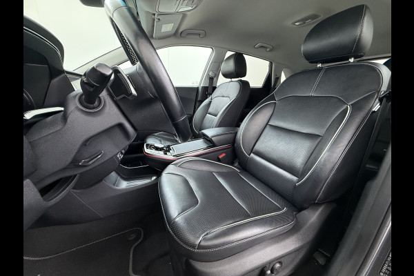 Kia e-Niro 64kWh Leer+Elek.Stoel+Memory+Gekoeld Warmtepomp ExecutiveLine JBL®-Hifi Adap.Cruise Camera Navi Ecc Pdc Stoelverwarming-Koeling SOH 100% Stuurverwarming  Keyless Blind Spot Lane Assist Led Lmv 17" 1e Eigenaar Origineel Nederlandse Auto € 48.000,- nieuw