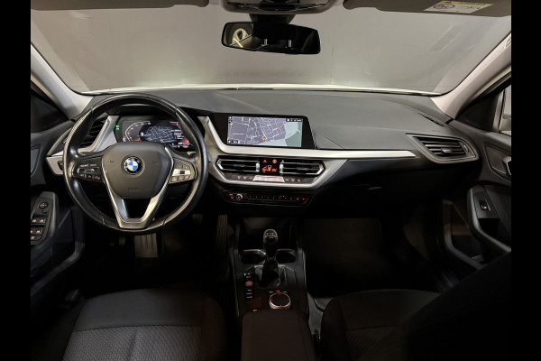 BMW 1-serie 116i Business Edition | Zwarte grill | Apple Carplay | DAB+ | PDC V+A