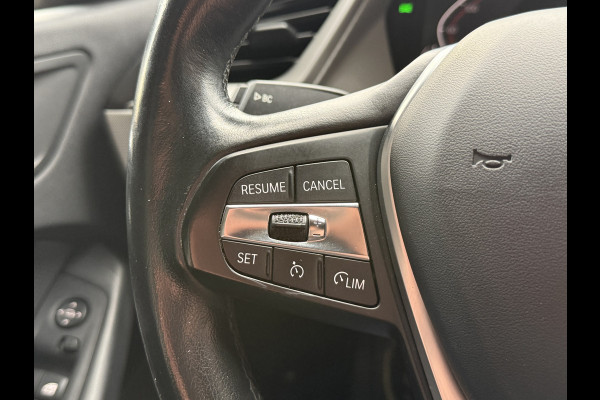 BMW 1-serie 116i Business Edition | Zwarte grill | Apple Carplay | DAB+ | PDC V+A