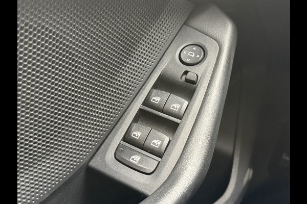 BMW 1-serie 116i Business Edition | Zwarte grill | Apple Carplay | DAB+ | PDC V+A