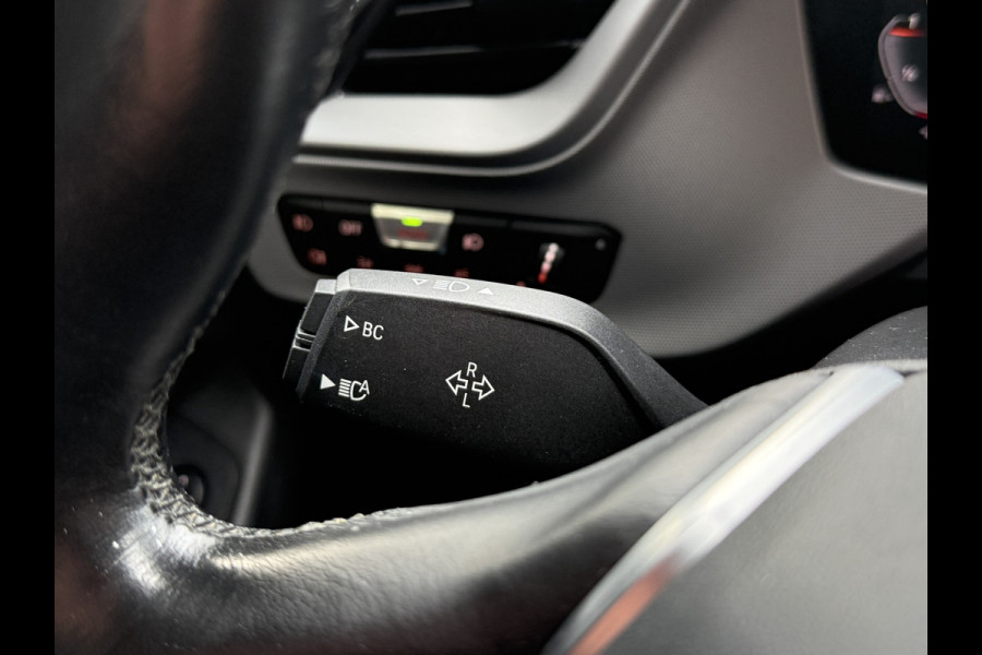 BMW 1-serie 116i Business Edition | Zwarte grill | Apple Carplay | DAB+ | PDC V+A