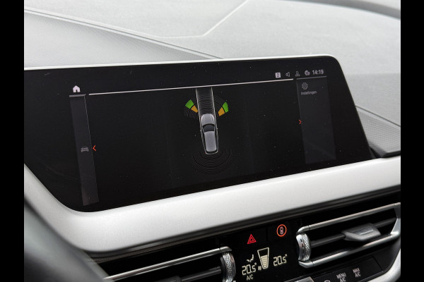 BMW 1-serie 116i Business Edition | Zwarte grill | Apple Carplay | DAB+ | PDC V+A