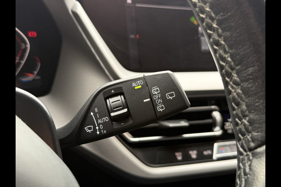 BMW 1-serie 116i Business Edition | Zwarte grill | Apple Carplay | DAB+ | PDC V+A