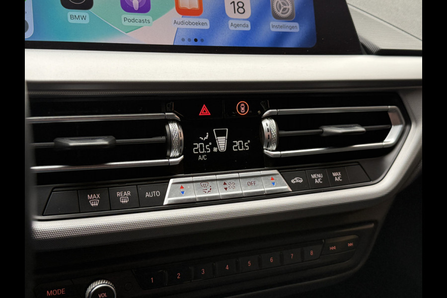 BMW 1-serie 116i Business Edition | Zwarte grill | Apple Carplay | DAB+ | PDC V+A