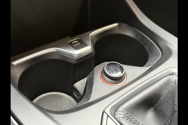 BMW 1-serie 116i Business Edition | Zwarte grill | Apple Carplay | DAB+ | PDC V+A