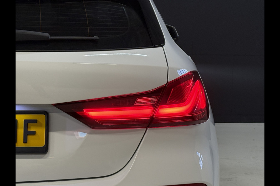 BMW 1-serie 116i Business Edition | Zwarte grill | Apple Carplay | DAB+ | PDC V+A