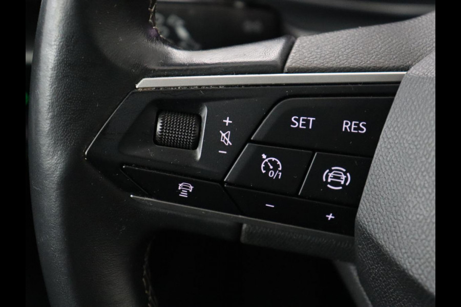 Seat Leon 1.0 TSI Style Intens | Stoelverwarming | Adaptive cruise | Camera | Carplay | Stuurverwarming | Navigatie | Keyless | Parkeerhulp | Climate control | Bluetooth | Full LED