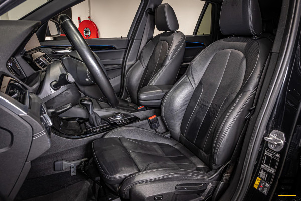 BMW X1 XDrive25e High Executive|NAP|1eig|Pano|HUD|Trekhaak