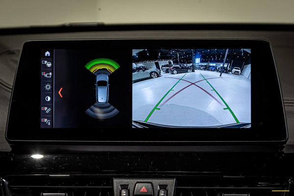 BMW X1 XDrive25e High Executive|NAP|1eig|Pano|HUD|Trekhaak