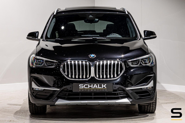 BMW X1 XDrive25e High Executive|NAP|1eig|Pano|HUD|Trekhaak