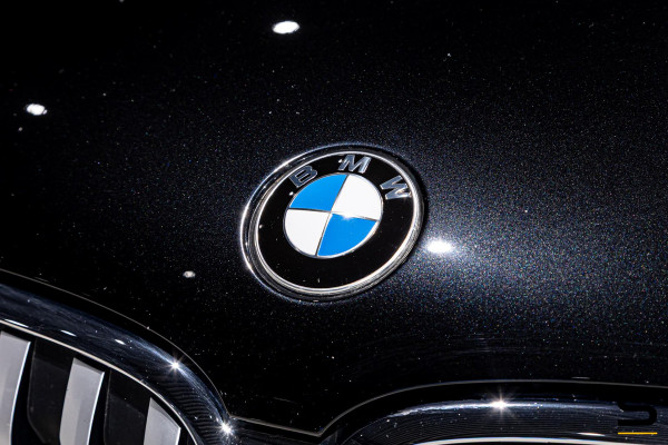 BMW X1 XDrive25e High Executive|NAP|1eig|Pano|HUD|Trekhaak