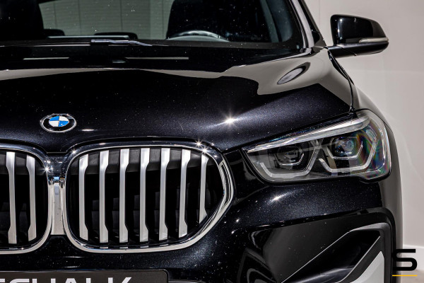 BMW X1 XDrive25e High Executive|NAP|1eig|Pano|HUD|Trekhaak