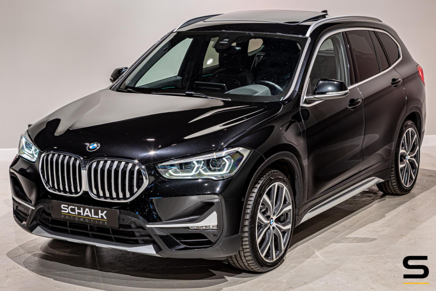 BMW X1 XDrive25e High Executive|NAP|1eig|Pano|HUD|Trekhaak