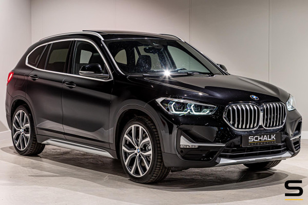 BMW X1 XDrive25e High Executive|NAP|1eig|Pano|HUD|Trekhaak