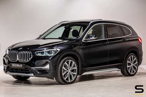 BMW X1 XDrive25e High Executive|NAP|1eig|Pano|HUD|Trekhaak