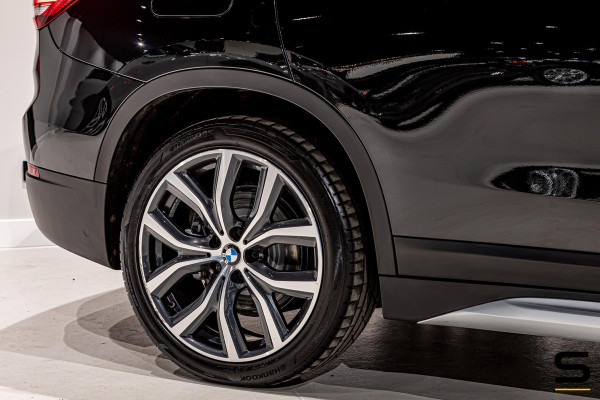 BMW X1 XDrive25e High Executive|NAP|1eig|Pano|HUD|Trekhaak