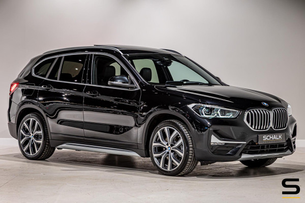 BMW X1 XDrive25e High Executive|NAP|1eig|Pano|HUD|Trekhaak