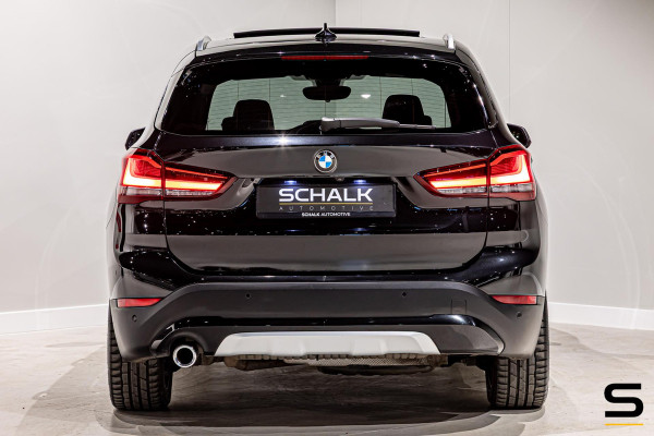 BMW X1 XDrive25e High Executive|NAP|1eig|Pano|HUD|Trekhaak