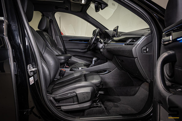 BMW X1 XDrive25e High Executive|NAP|1eig|Pano|HUD|Trekhaak