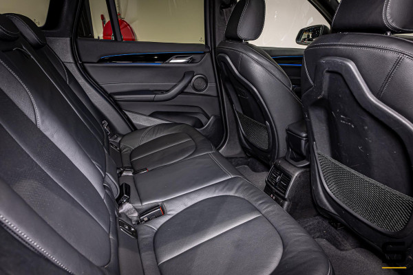 BMW X1 XDrive25e High Executive|NAP|1eig|Pano|HUD|Trekhaak