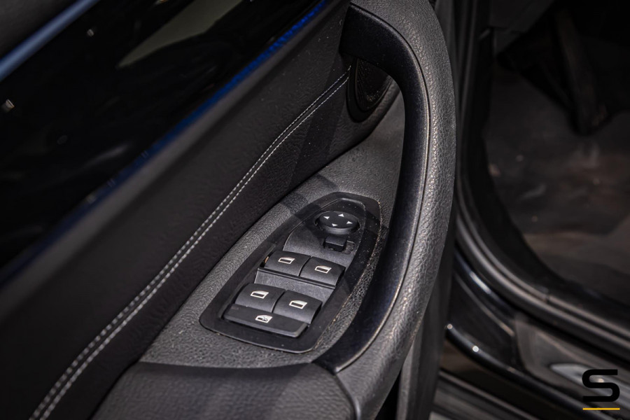 BMW X1 XDrive25e High Executive|NAP|1eig|Pano|HUD|Trekhaak