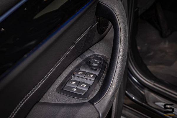 BMW X1 XDrive25e High Executive|NAP|1eig|Pano|HUD|Trekhaak