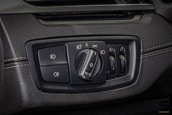 BMW X1 XDrive25e High Executive|NAP|1eig|Pano|HUD|Trekhaak