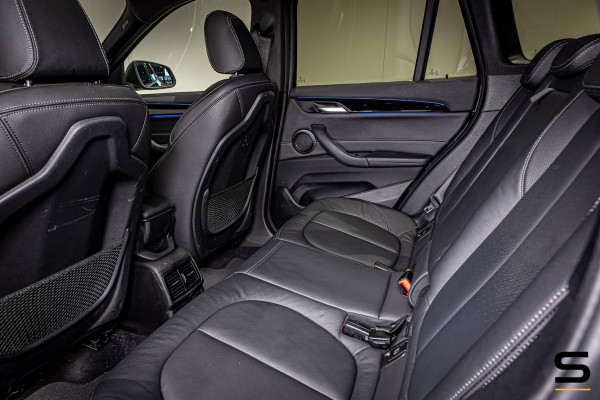 BMW X1 XDrive25e High Executive|NAP|1eig|Pano|HUD|Trekhaak