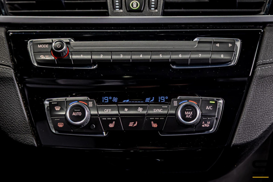 BMW X1 XDrive25e High Executive|NAP|1eig|Pano|HUD|Trekhaak